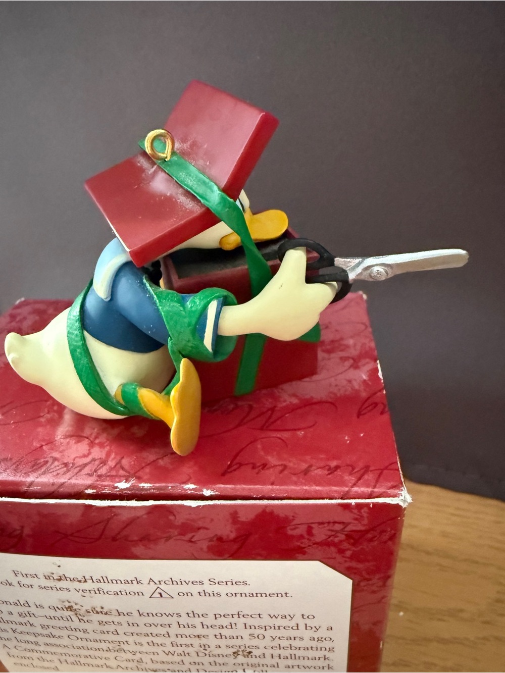Donald Duck Hallmark Keepsake Ornament 1997 Donald’s Surprising Gift - Picture 5 of 9